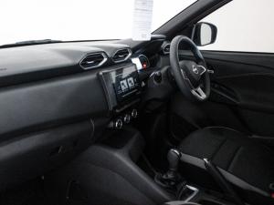 Nissan Magnite 1.0 Visia auto - Image 13