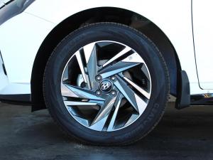 Hyundai i20 1.0T Fluid manual - Image 12
