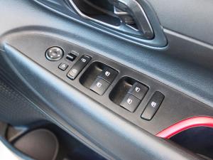 Hyundai i20 1.0T Fluid manual - Image 13