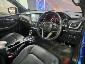 Isuzu D-Max 3.0TD double cab V-Cross - Image 7