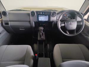 Toyota Land Cruiser 79 2.8GD-6 double cab - Image 6