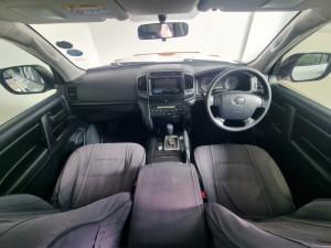 Toyota Land Cruiser 200 4.5D-4D V8 GX-R - Image 6