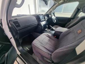 Toyota Land Cruiser 200 4.5D-4D V8 GX-R - Image 7