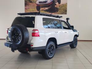 Toyota Land Cruiser 200 4.5D-4D V8 GX-R - Image 4