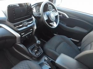 Toyota Urban Cruiser 1.5 XR manual - Image 7
