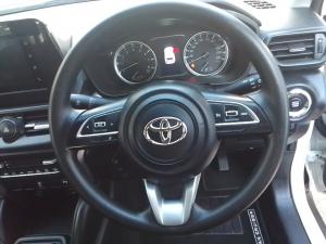 Toyota Urban Cruiser 1.5 XR manual - Image 8
