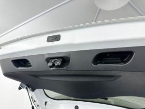 Renault Clio IV 1.2T Expression EDC 5-Door - Image 12