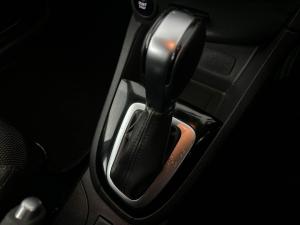 Renault Clio IV 1.2T Expression EDC 5-Door - Image 6