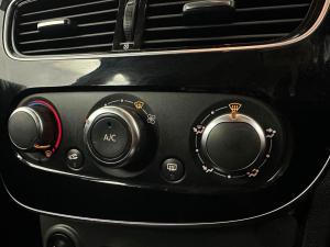 Renault Clio IV 1.2T Expression EDC 5-Door - Image 8