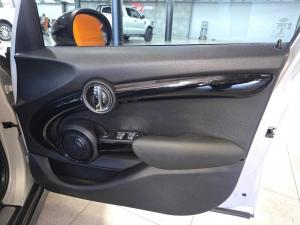 MINI Cooper S 5-Door automatic - Image 14