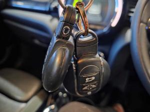 MINI Cooper S 5-Door automatic - Image 17