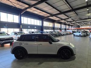 MINI Cooper S 5-Door automatic - Image 4