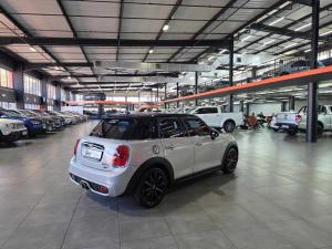 MINI Cooper S 5-Door automatic - Image 6