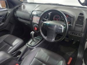 Isuzu D-Max 300 3.0TD double cab LX auto - Image 5