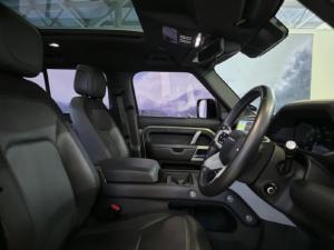 Land Rover Defender 110 D300 X-Dynamic HSE - Image 11