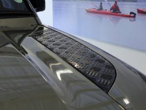 Land Rover Defender 110 D300 X-Dynamic HSE - Image 16