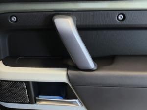 Land Rover Defender 110 D300 X-Dynamic HSE - Image 21