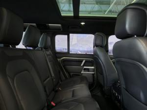 Land Rover Defender 110 D300 X-Dynamic HSE - Image 9
