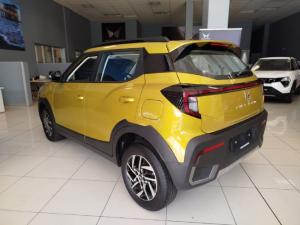 Mahindra XUV 3XO 1.2T AX5 manual - Image 4