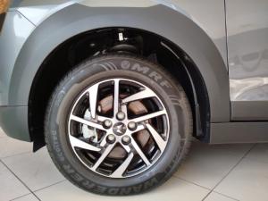 Mahindra XUV 3XO 1.2T AX5 auto - Image 10