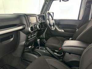 Jeep Wrangler Unltd Sahara 3.6L V6 automatic - Image 11