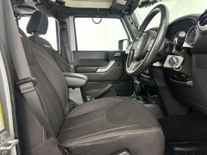 Jeep Wrangler Unltd Sahara 3.6L V6 automatic - Image 13