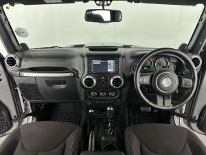 Jeep Wrangler Unltd Sahara 3.6L V6 automatic - Image 17
