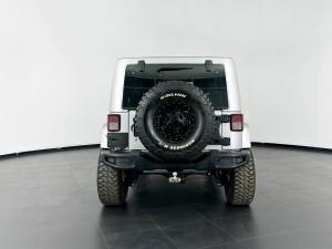Jeep Wrangler Unltd Sahara 3.6L V6 automatic - Image 5