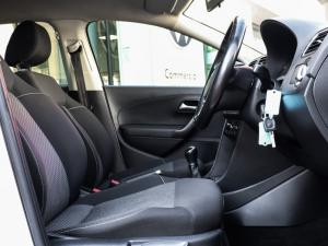 Volkswagen Polo Vivo hatch 1.6 Highline - Image 13
