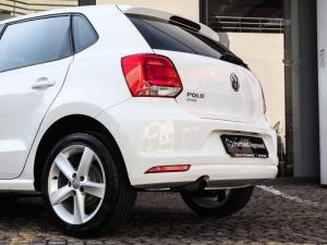 Volkswagen Polo Vivo hatch 1.6 Highline - Image 17