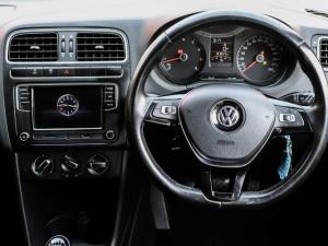 Volkswagen Polo Vivo hatch 1.6 Highline - Image 9