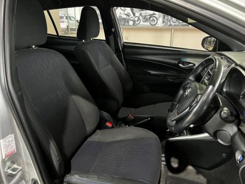 Image Toyota Yaris 5-door 1.0 XS