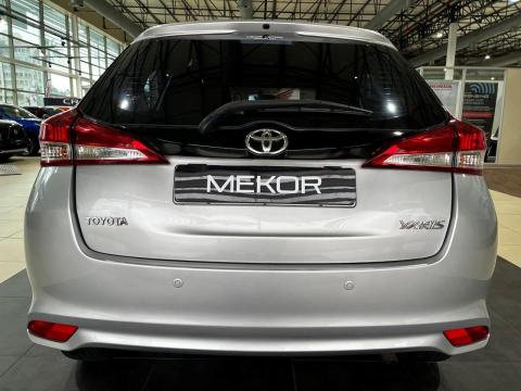 Image Toyota Yaris 5-door 1.0 XS