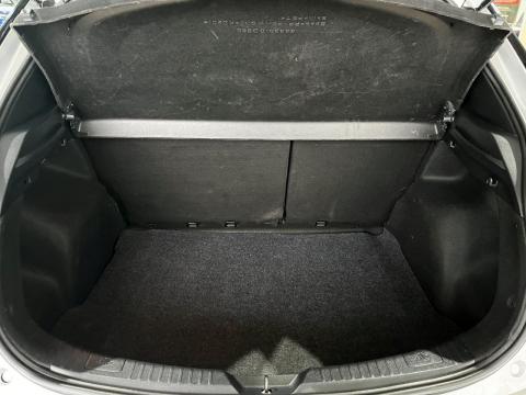 Image Toyota Yaris 5-door 1.0 XS