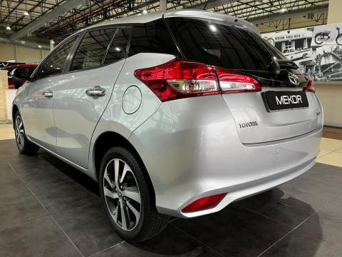 Image Toyota Yaris 5-door 1.0 XS