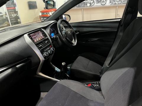 Image Toyota Yaris 5-door 1.0 XS