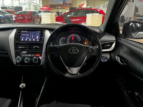 Image Toyota Yaris 5-door 1.0 XS