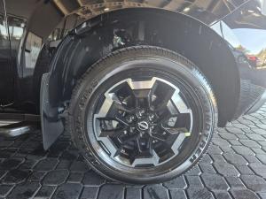 Nissan Navara 2.5DDTi double cab LE Plus - Image 22