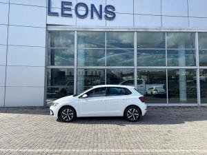 Volkswagen Polo hatch 1.0TSI Life auto - Image 4