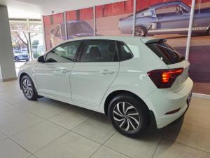 Volkswagen Polo hatch 1.0TSI Life auto - Image 5