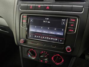 Volkswagen Polo Vivo hatch 1.6 Comfortline auto - Image 8