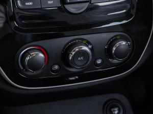 Renault Captur 66kW turbo Blaze - Image 11