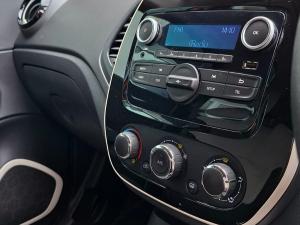 Renault Captur 66kW turbo Blaze - Image 4