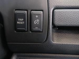 Nissan Navara 2.3D double cab LE auto - Image 12