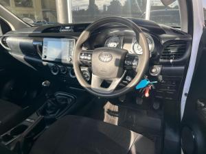 Toyota Hilux 2.4GD-6 single cab 4x4 Raider manual - Image 11