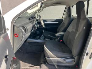 Toyota Hilux 2.4GD-6 single cab 4x4 Raider manual - Image 8