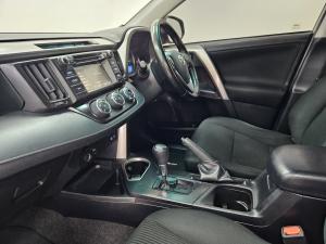 Toyota RAV4 2.0 GX auto - Image 9