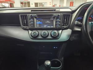 Toyota RAV4 2.0 GX auto - Image 14