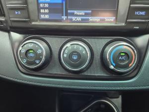 Toyota RAV4 2.0 GX auto - Image 15