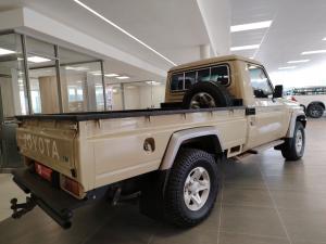 Toyota Land Cruiser 79 4.2D single cab - Image 2